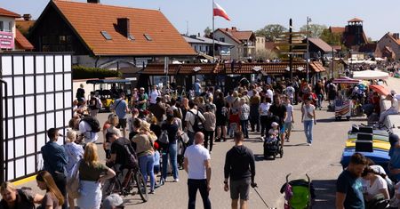 Nowa moda wśród Czechów. Tłumnie jeżdżą do polskiego kurortu