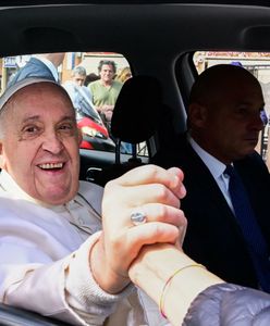 Papież Franciszek opuścił szpital. W sieci krąży przejmujące zdjęcie