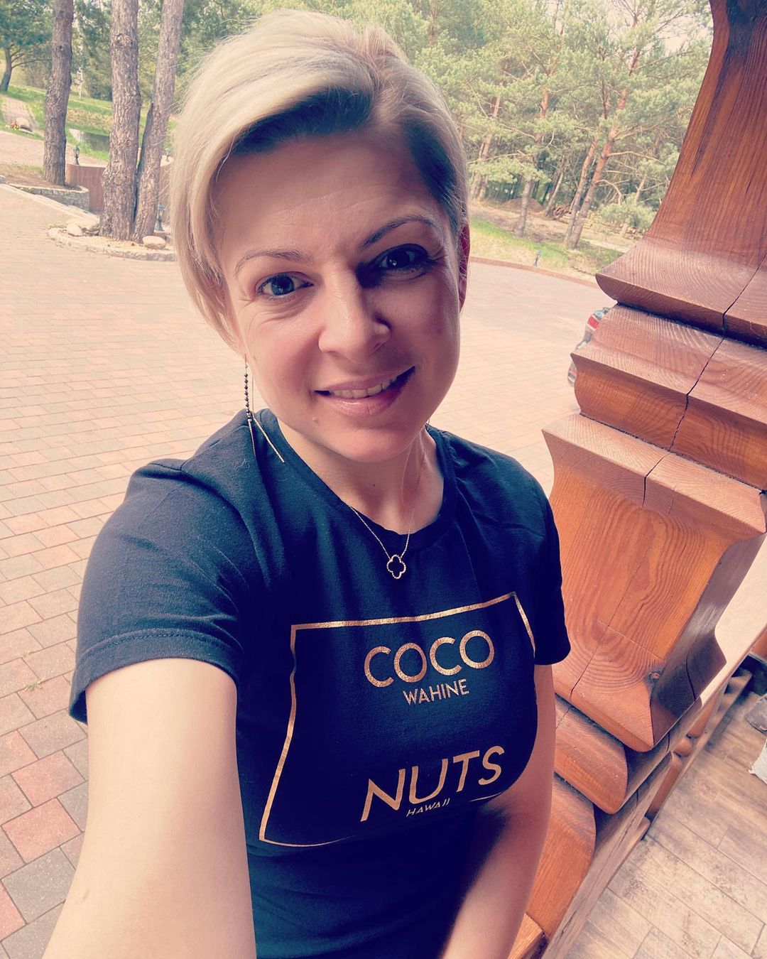 Magdalena Narożna i jej partner w ogniu krytyki. Poszło o komunijne stylizacje