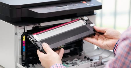 Lexmark kusi tanimi tonerami. W sprytny sposób odetną cię od zamienników