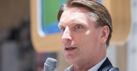 Wybory 2020. Burza po okładce "Faktu" ws. ułaskawienia pedofila przez Andrzeja Dudę. Mocny komentarz Tomasza Lisa