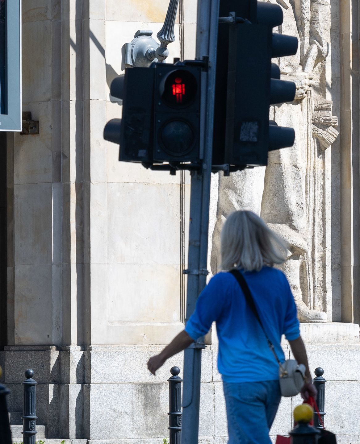 Małgorzata Foremniak przechodzi na czerwonym