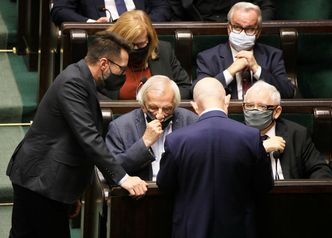 "Ani kroku wstecz". PiS przygotowuje cios w starciu z Brukselą