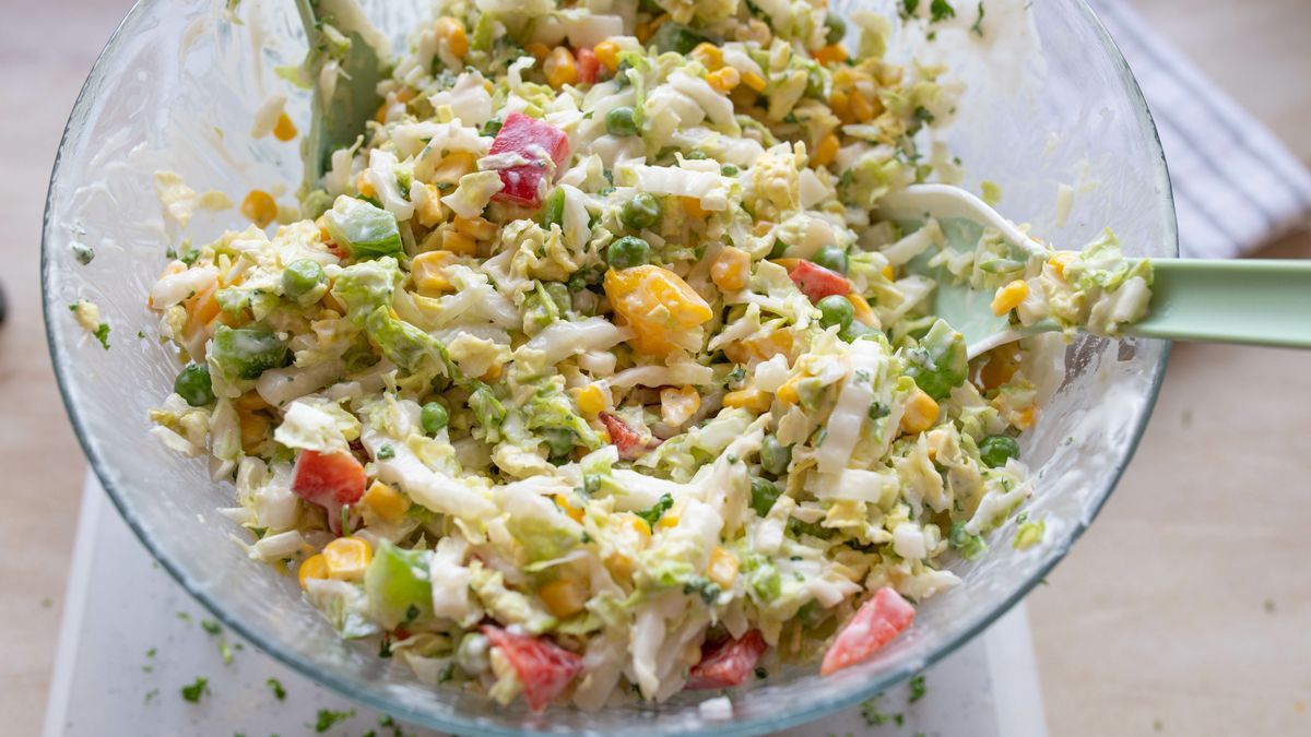 Surówka z kapusty pekińskiej to strzał w dziesiątkę na grilla 