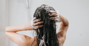 Dodaj trochę do szamponu. Tak wzmocnisz włosy