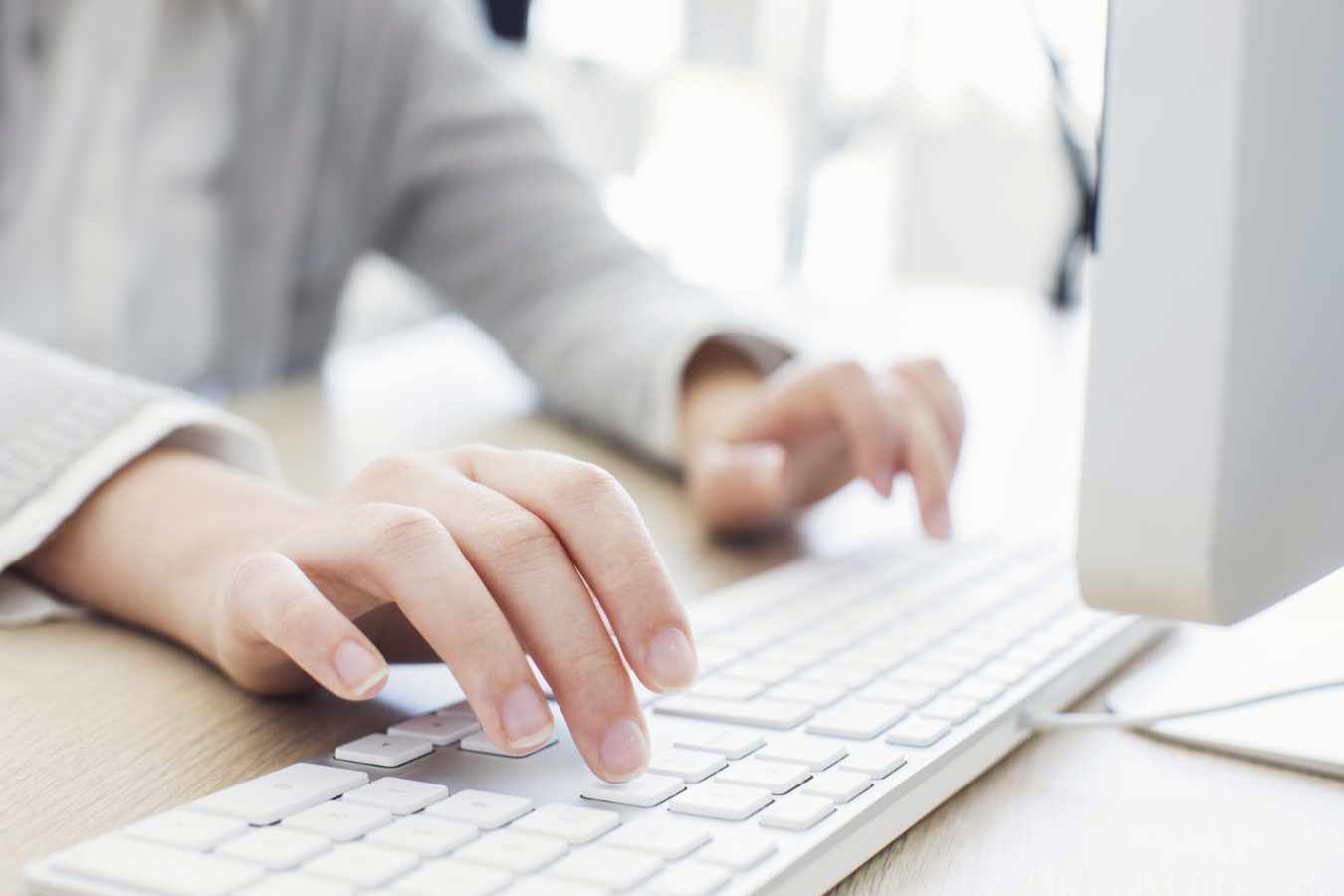 Czym cechują się wygodne i ergonomiczne klawiatury? 2