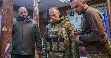 Syrski pojawił się na froncie. "Natychmiast podjąłem decyzję"