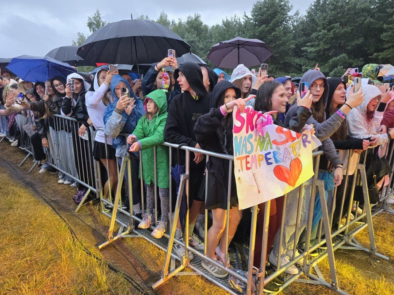 Istne szaleństwo mimo deszczu. Skolim i Baciary porwali publiczność nad zalewem w Rydzynie