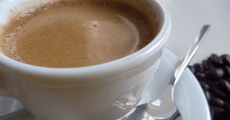 Mało kto pamięta o tym szczególe. Może zepsuć smak ulubionej kawy i herbaty