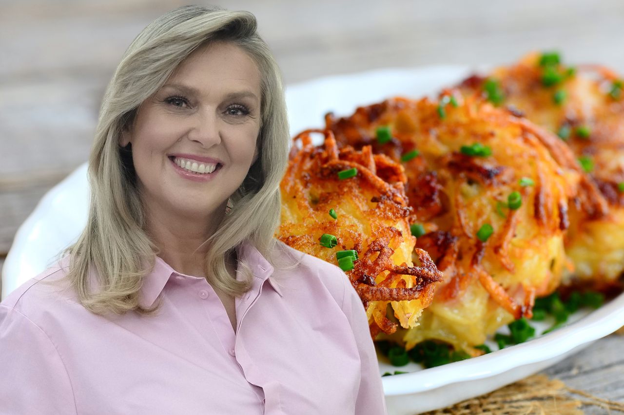 Ewa Wachowicz sieka i miesza z jajkami i cebulą. Placki jeszcze lepsze niż ziemniaczane