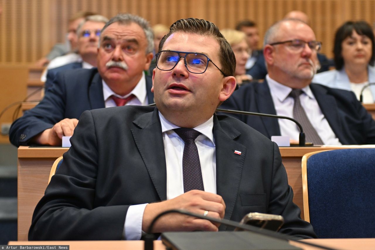 Kolejna klęska PiS. Kilkadziesiąt minut po porażce, Kmita znów przegrał