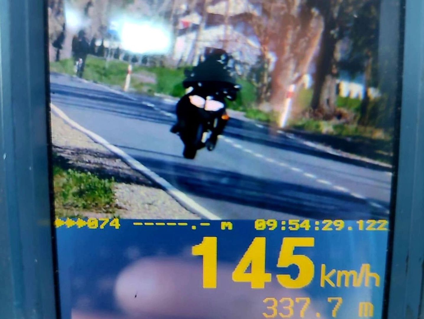 Lubelskie: Motocyklista pędził przez wieś. Stracił prawo jazdy i dostał wysoki mandat