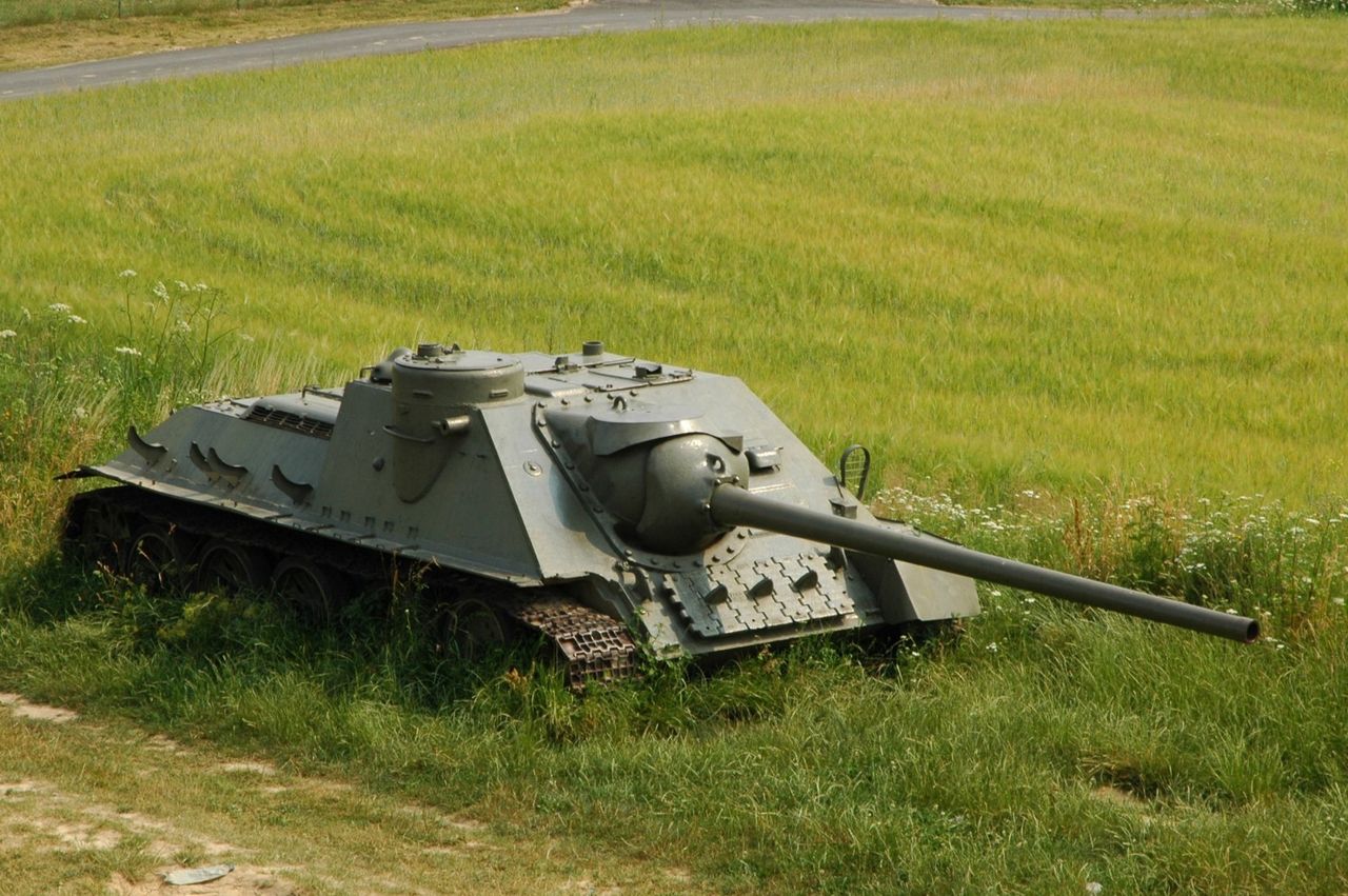 SU-100 nadal gotowe do walki. 80-letnie niszczyciele czołgów ciągle w służbie