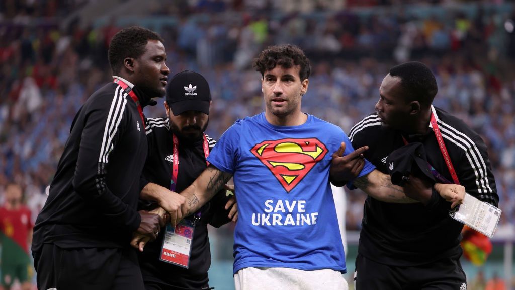 Kibic w rękach służb