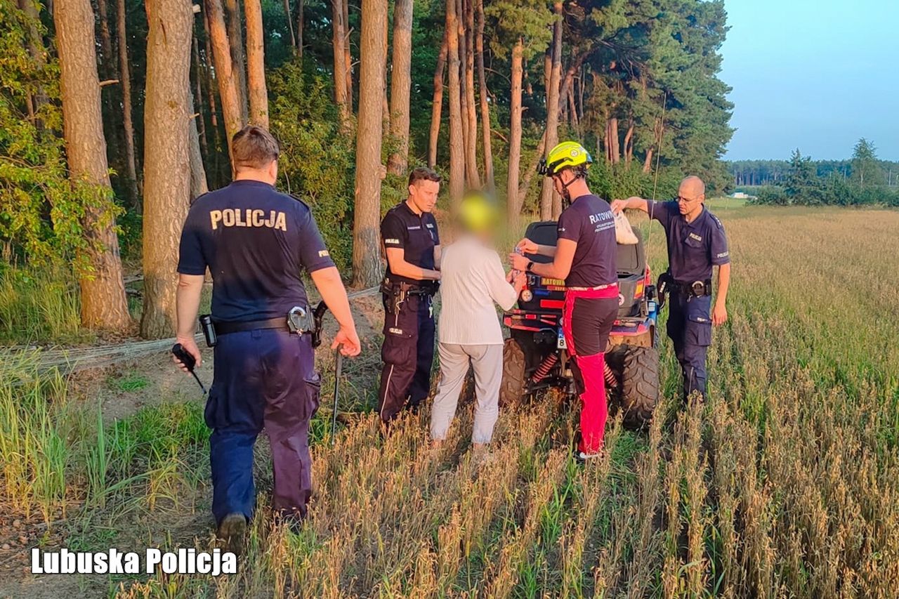 89-latka wyszła z domu. Akcja poszukiwawcza policji i strażników