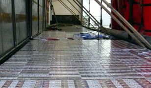 Nieudany przemyt. Próbowali przewieźć przez granicę 1,6 tys. paczek papierosów