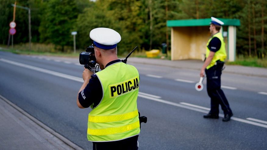 Policja mierzy prędkość różnymi urządzeniami