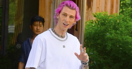 Machine Gun Kelly we krwi. Co się stało?