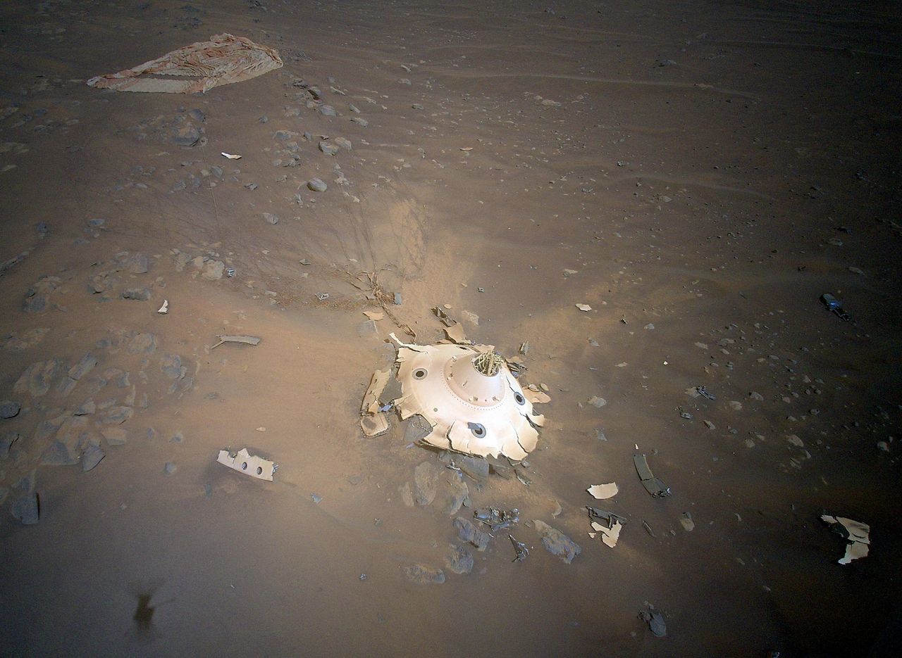 Niesamowite zdjęcie z Marsa. Dron Ingenuity sfotografował szczątki lądownika