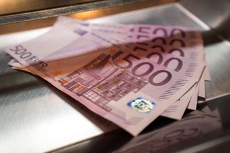 Średnia pensja w Polsce na poziomie 2 tys. euro. Wydajność pracy musiałaby wzrosnąć czterokrotnie