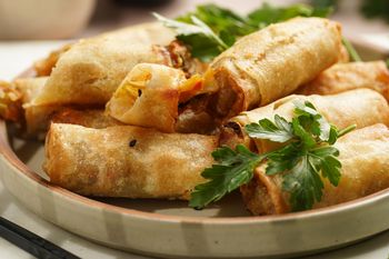 Siostra mówi, że smakują jak u Chińczyka. Jak zrobić sajgonki w domu?