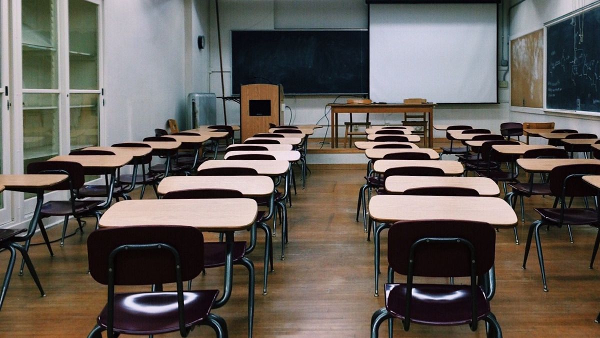 28-letnia pracownica socjalna została oskarżona o kontakty seksualne z uczniem