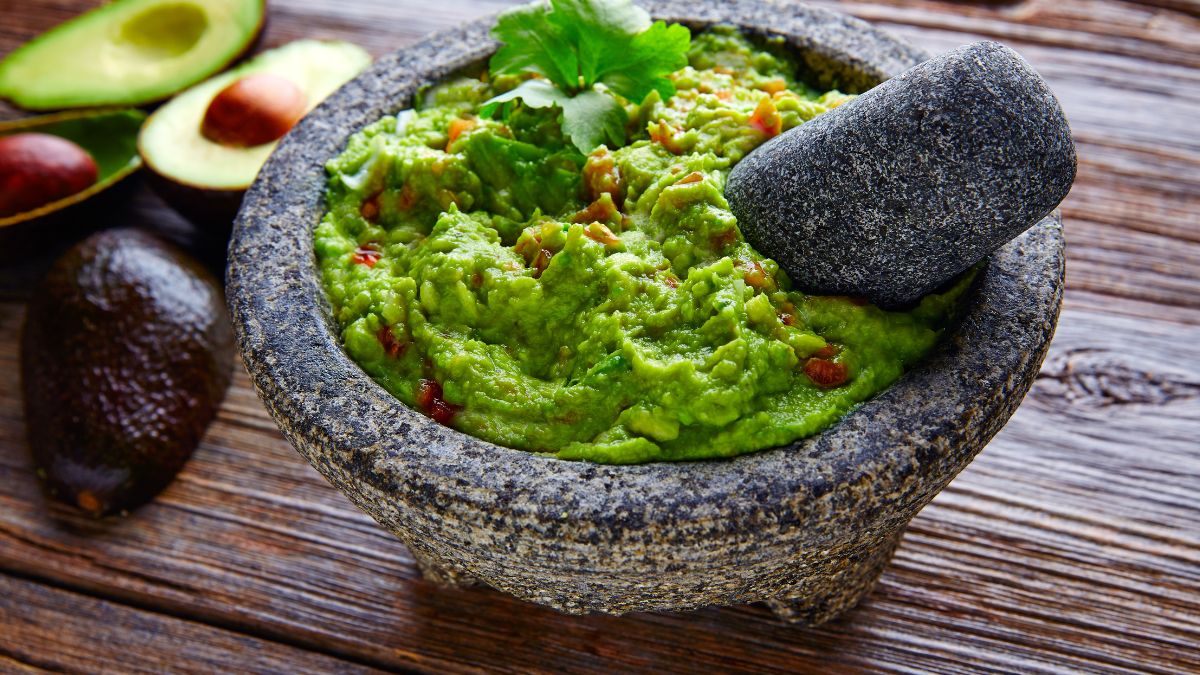 Co dodać do guacamole, żeby nie ściemniało?