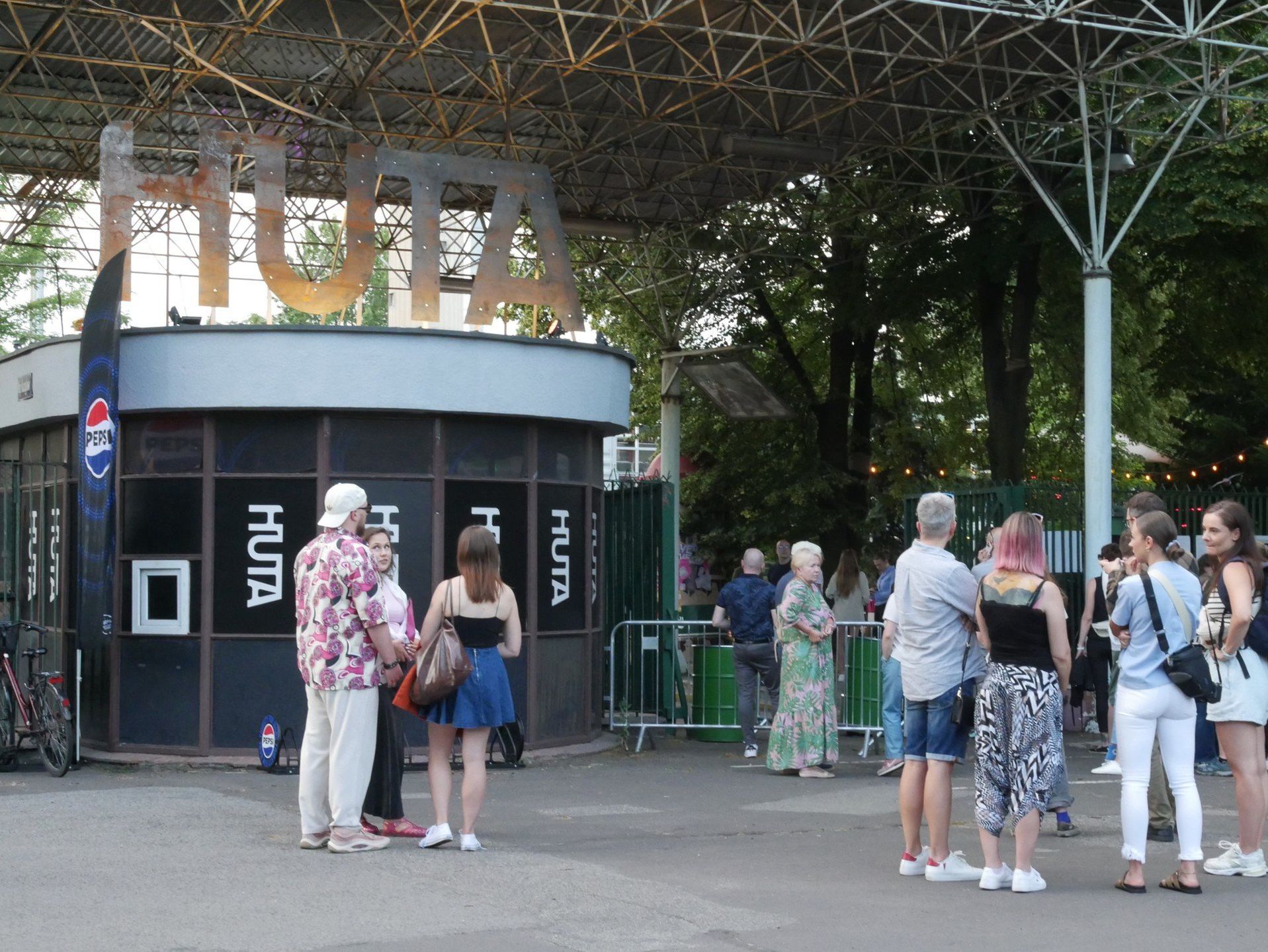 Wielkie otwarcie HUTY już 27 czerwca o 18:00! Nowy food court zachwyca jedzeniem, sztuką i klimatem dawnego Hutmenu