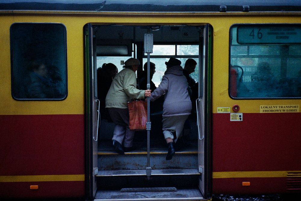 Czy można pokazać portret społeczeństwa fotografując w jednej linii tramwajowej w Łodzi? 5