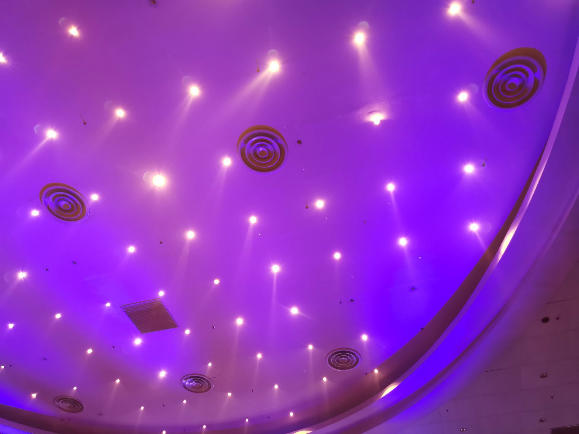 #wSkrócie: zoom Huaweia P30 Pro w akcji, Neffos C5 Plus w Polsce i Android 9 Pie dla kolejnych smartfonów Xiaomi 11