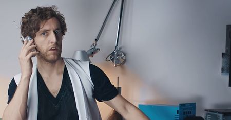 Zobacz krótki film napisany przez sieć neuronową