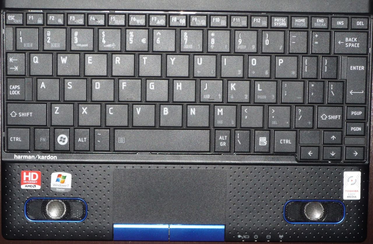 Toshiba NB550D - klawiatura i touchpad