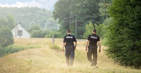 Boćki. Ojciec potrącił dwóch synów. Jeden zmarł. Wstrząsające szczegóły