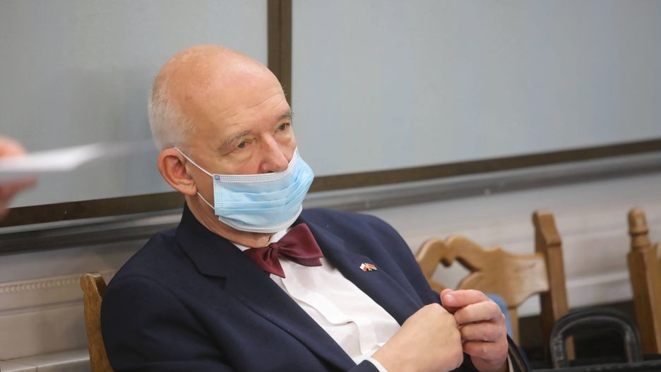 Janusz Korwin-Mikke ukarany za rapowanie o "szatkowaniu socjalistów"