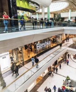 Bandycki napad w galerii handlowej. Mężczyzna stracił oko