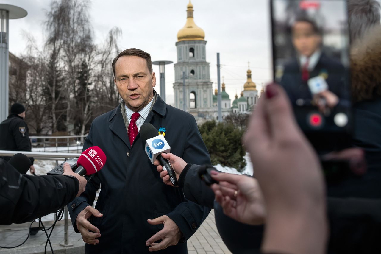 "Na przetrwanie dwóch lat". Sikorski przekazał wieści ws. 90 mld euro dla Ukrainy