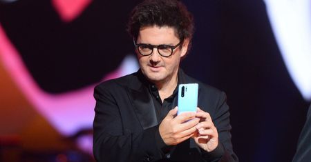 Kuba Wojewódzki pokazał zdjęcie sprzed 28 lat. Uwagę zwraca butelka za nim