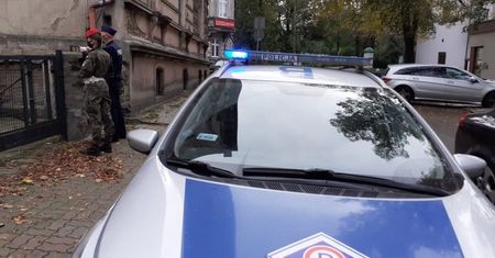 Koronawirus w Polsce. Brał pieniądze za zwolnienie z kwarantanny. Policjant usłyszał wyrok