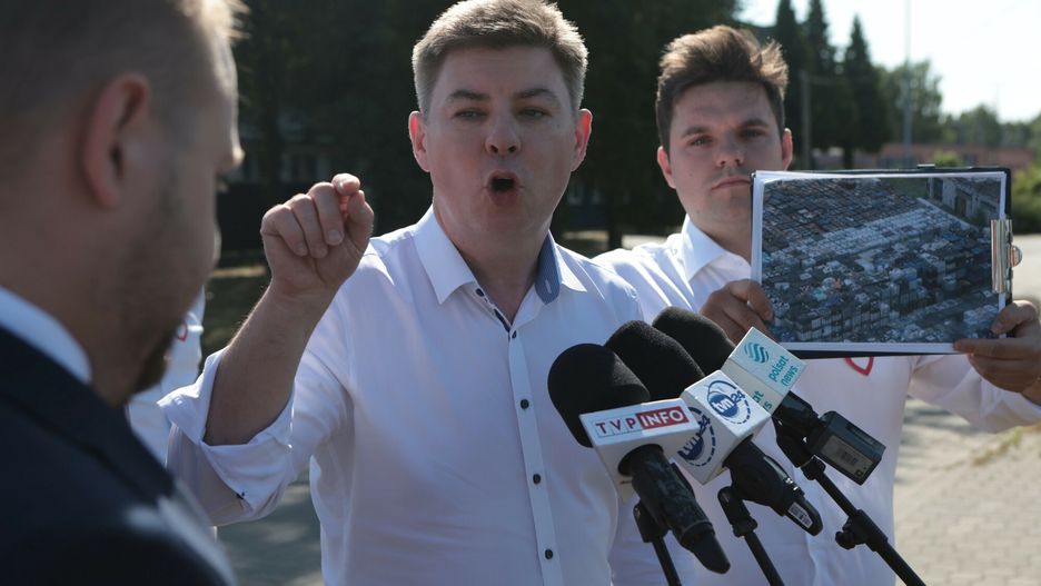 Konferencja polityków PO o nielegalnych składowiskach odpadów niebezpiecznych