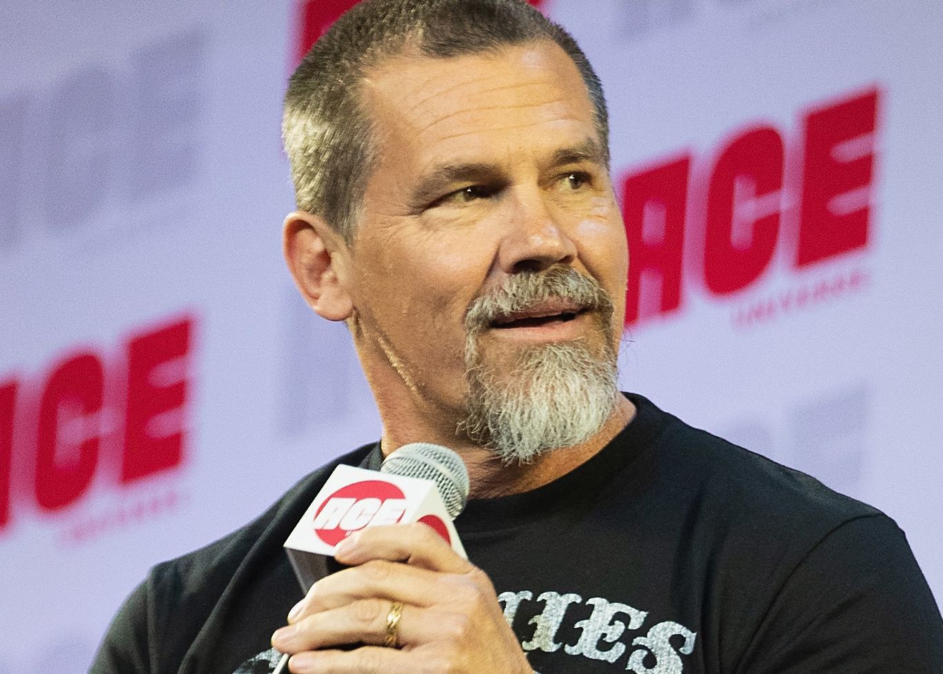 Josh Brolin znów został ojcem. Po 20 latach przerwy, wrócił do pieluch