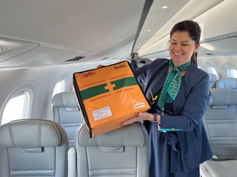 Tego w europejskich samolotach nie znajdziemy. Oto co w Brazylii zawiera "Jungle kit"