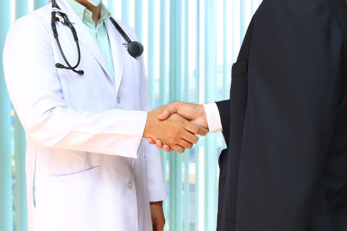 Nielegalny obrót lekami. Zarzuty dla trzech lekarzy