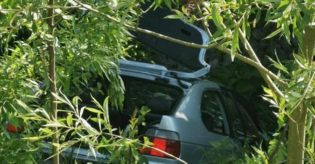 Miała prawo jazdy od stycznia. Rozbiła się z impetem o skarpę