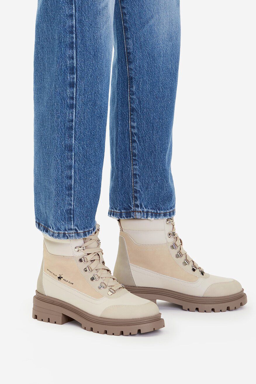 Jasne trapery z sieci CCC