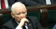 Zaskakująca kartka na drzwiach. Obok leżał Kaczyński