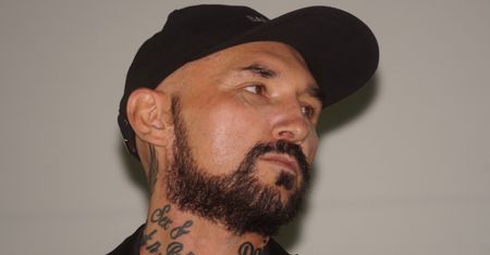 Patryk Vega o walce z nałogami: "Piłem od 6 rano do 2 w nocy 1,5 litra whisky dziennie"