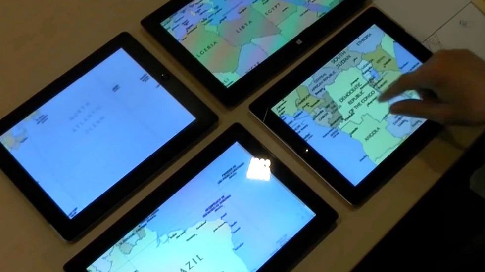 HuddleLamp łączy ekrany urządzeń mobilnych tak, że działają jak jeden wyświetlacz 1