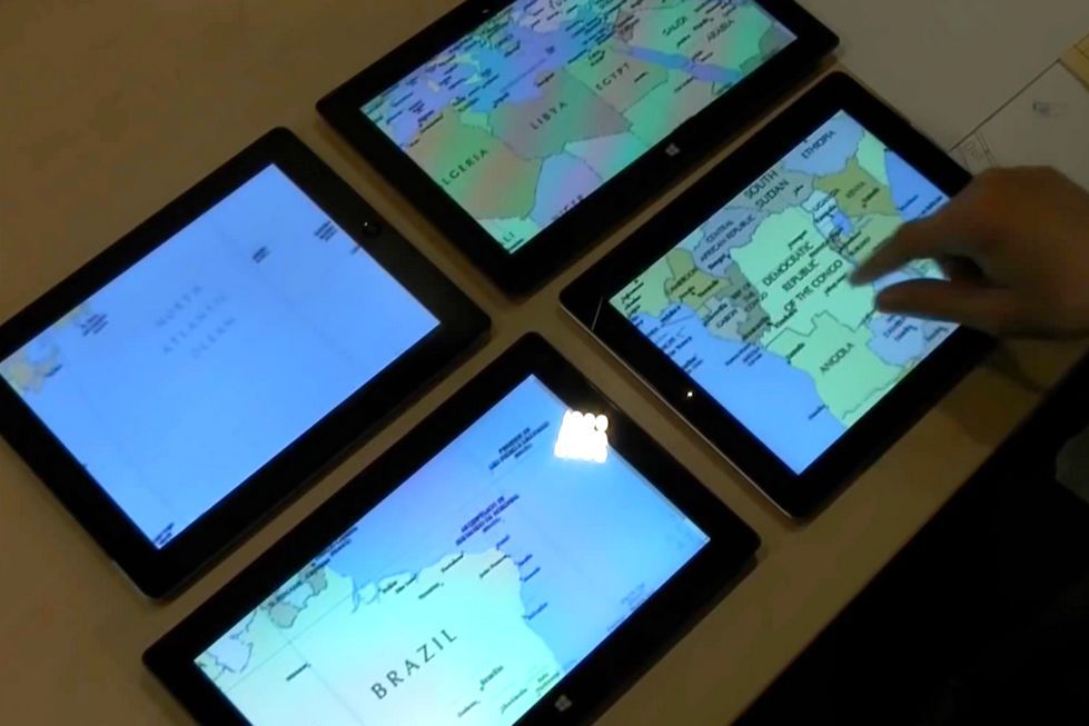 HuddleLamp łączy ekrany urządzeń mobilnych tak, że działają jak jeden wyświetlacz