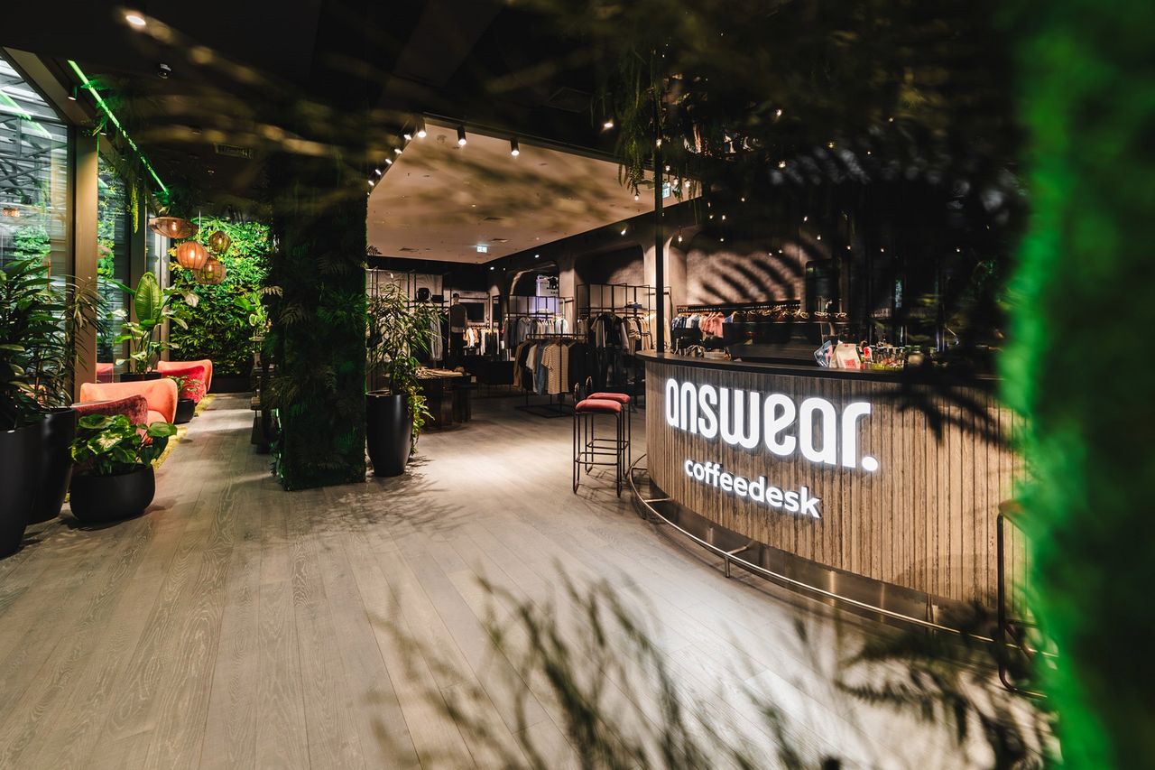 Moda i światowy styl na wyciągnięcie ręki. Answear Concept Store w Warszawie zaprasza na letnią wyprzedaż