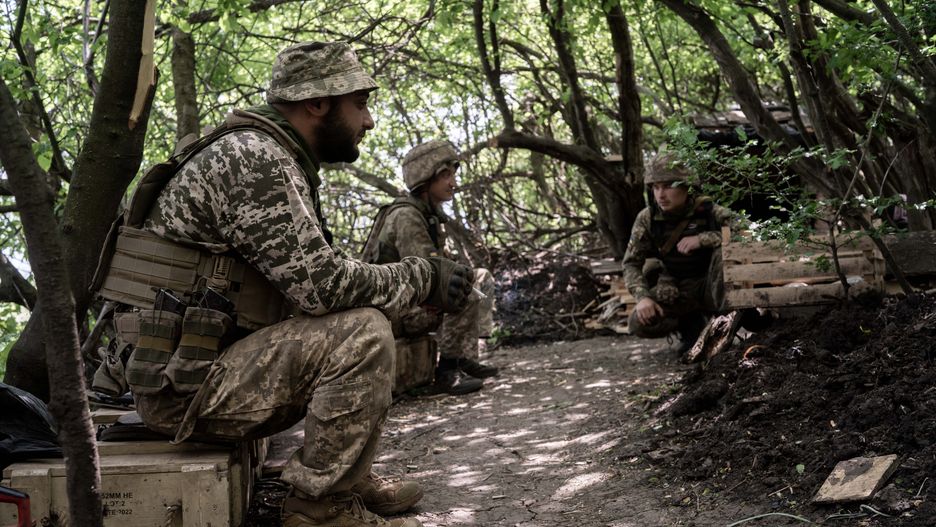 CHASIV YAR, UKRAINE - MAY 15: 57th Brigade Artillery Regiment of the Ukrainian Army in the second front line during a field firefight while the Russia-Ukraine war continues in Chasiv Yar, Donetsk Oblast, Ukraine on May 15, 2023. (Photo by Vincenzo Circosta/Anadolu Agency via Getty Images)